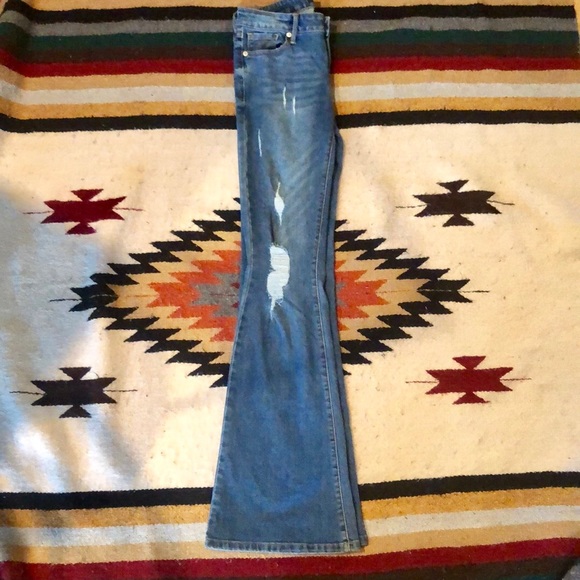 Like New Distressed Boot Cut / Flare Jeans Size 4 - Picture 6 of 6